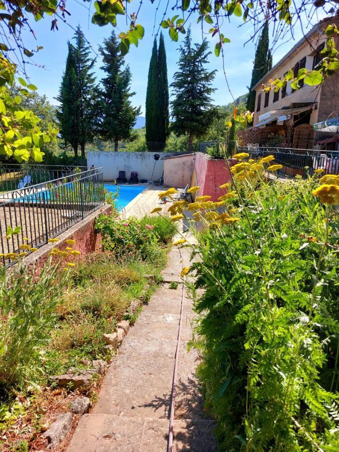 Logement D'Exception Pres Du Colorado Provencal Dans Une Residence Au Calme Avec Piscine Offrant Une Vue Imprenable Sur Le Luberon Depuis Sa Terrasse Viens Exterior foto